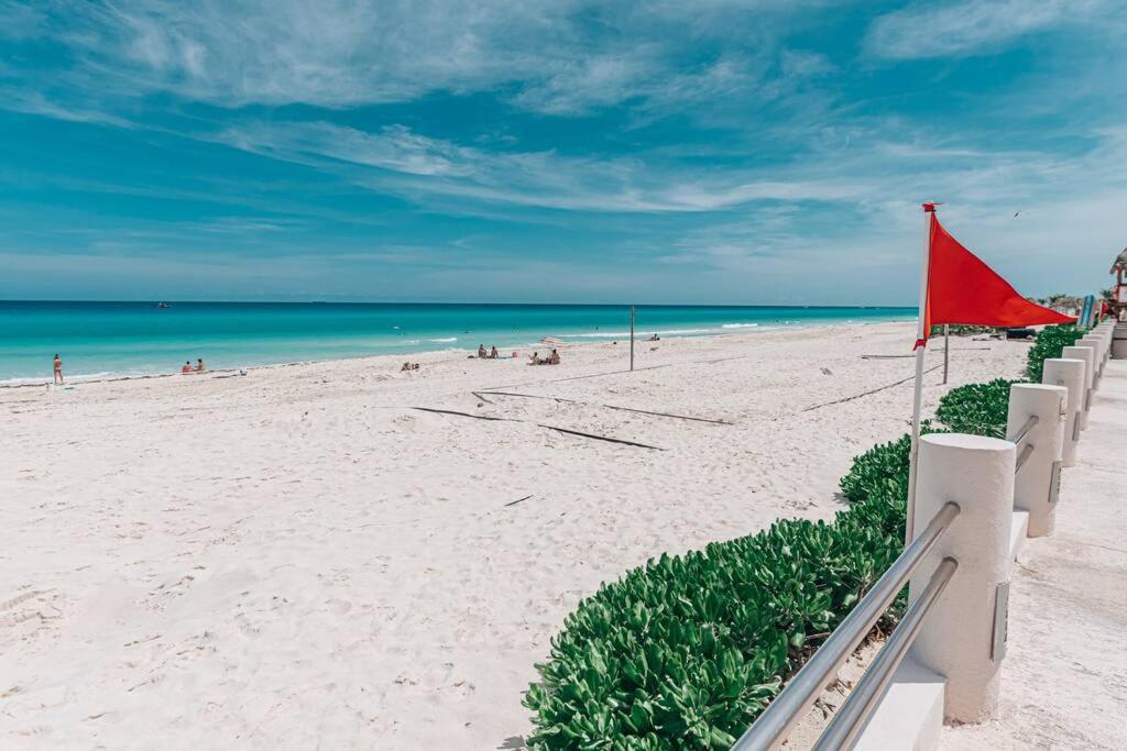 Villas Marlin 108, A Pie De Playa, Albercas, Jacuzi, Ubicacion Inmejorable Канкун Екстериор снимка
